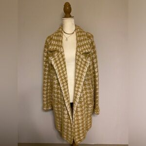 Beautiful Tan Houndstooth Sweater sz XL
